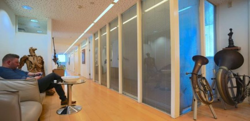 במגדל מפואר בבורסה כ-1740 מ"ר