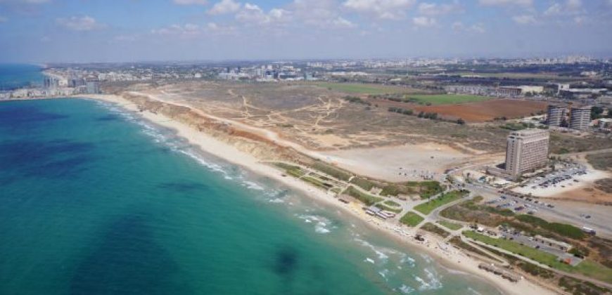 חוף התכלת בהרצליה במחיר של פעם בחיים!!!