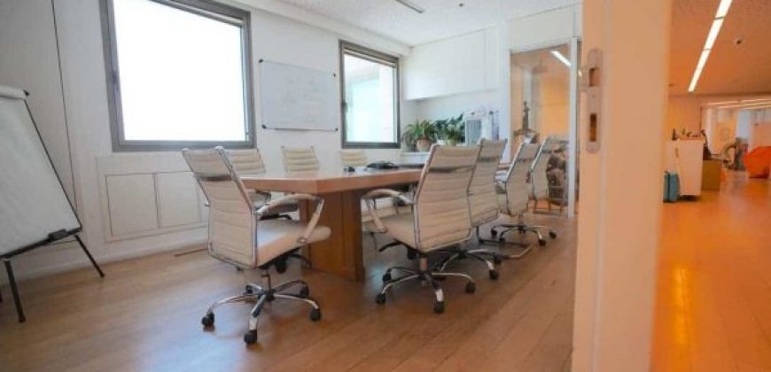 במגדל מפואר בבורסה 1,240 מ"ר + 17 חניות