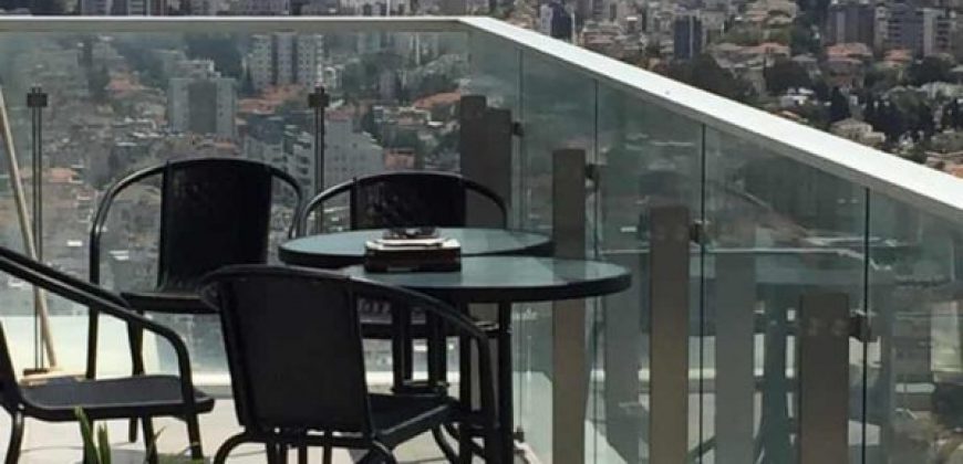 חובה לראות! במגדל בסר בקומה גבוהה עם נוף למערב ומרפסת יפהפייה