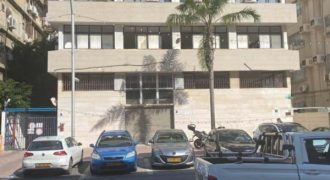 בלב הבורסה ברמת גן שתי קומות עצמאיות כולל חניות. הזדמנות!!!