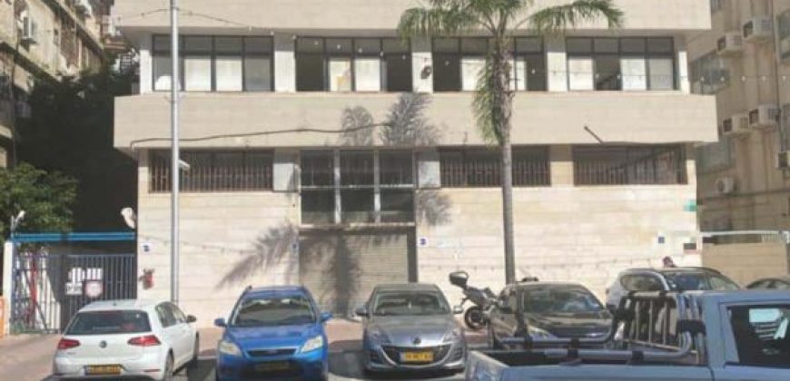 בלב הבורסה ברמת גן שתי קומות עצמאיות כולל חניות. הזדמנות!!!