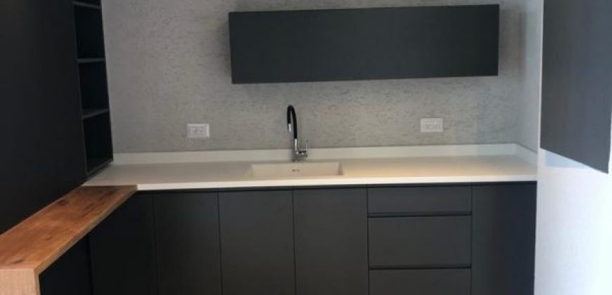 משרד יפהפה במגדלי הארבעה חג'ג' בהזדמנות!