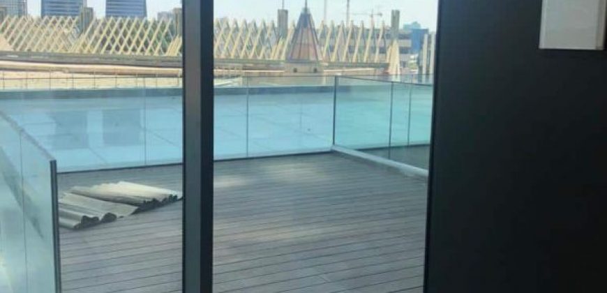 משרד יפהפה במגדלי הארבעה חג'ג' בהזדמנות!