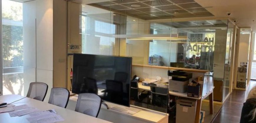 משרד מפואר בגימור יוקרתי במגדלי SEA VIEW, הרצליה פיתוח