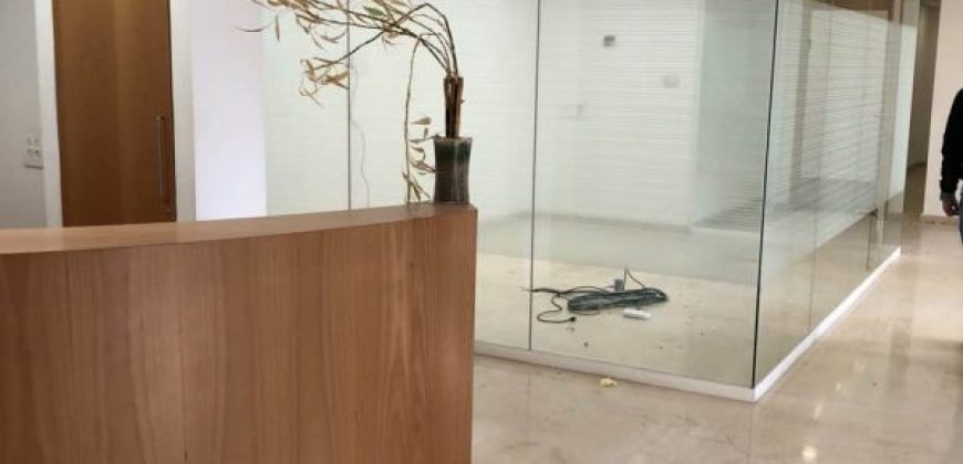 במגדל בוטיק בבורסה ברמת גן, משרדים מושקעים ומחולקים