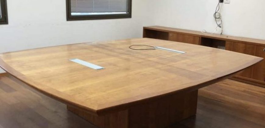 במגדל בוטיק בבורסה ברמת גן, משרדים מושקעים ומחולקים