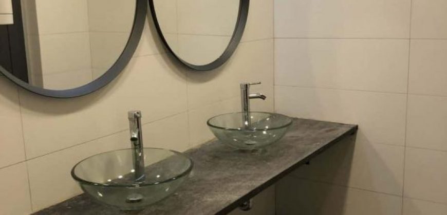 במגדל בוטיק בבורסה ברמת גן, משרדים מושקעים ומחולקים