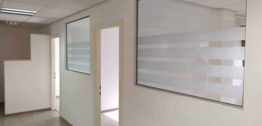 160 מטר יפהפיים ומחולקים במתחם הבורסה ברמת גן