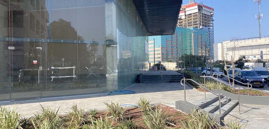 למכירה שטח מסחרי במיקום מנצח בכפר סבא