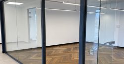 משרד יפהפה במגדל הכשרת הישוב, עבור כל עסק! רמת גמר גבוהה, ומרפסת שמש מאחור.