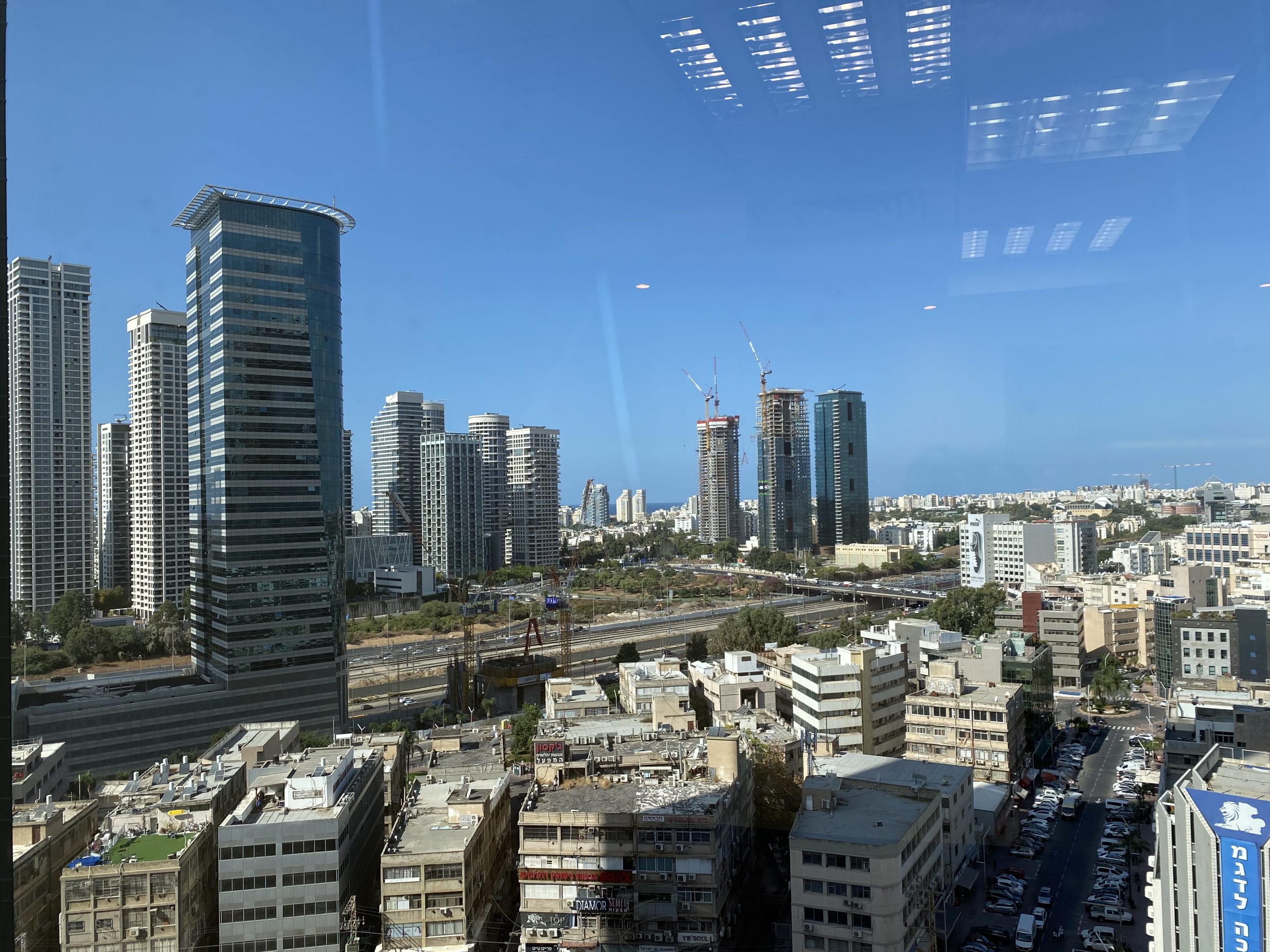 משרד להשכרה בלב מתחם הבורסה ברמת גן, בית שאפ 225 מר