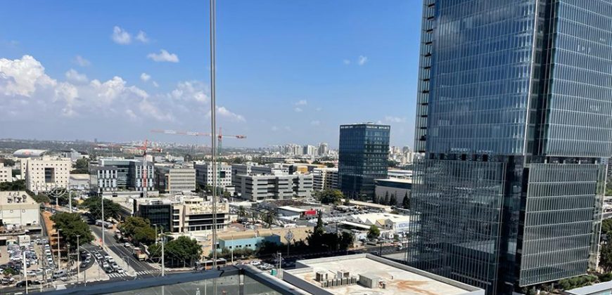 משרד פינתי יפהפה למכירה במגדלי בסר סיטי פ"ת החדשים!