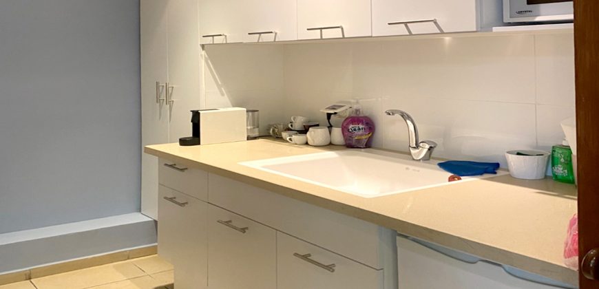 משרד מציאה! להשכרה על ציר יגאל אלון