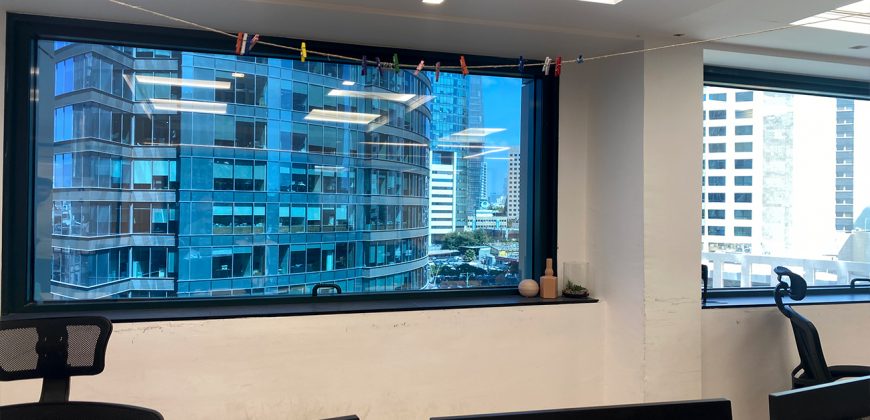 משרד להשכרה בלב מתחם הבורסה 208 מ"ר בקרבת רכבת !!