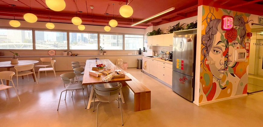 להשכרה בבנין בוטיק סמוך לרכבת השלום בתל אביב, משרד בגודל 350 מ"ר