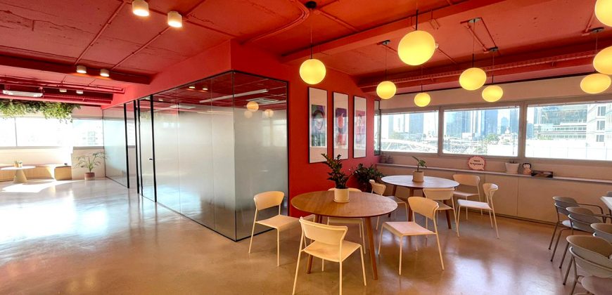 להשכרה בבנין בוטיק סמוך לרכבת השלום בתל אביב, משרד בגודל 350 מ"ר