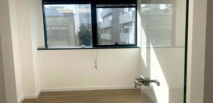 משרד להשכרה – 140 מ"ר – 75 ש"ח למ"ר בקרבת רכבת.