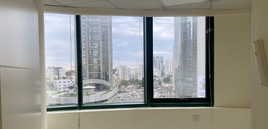 משרד להשכרה בבית זקסנברג ר"ג – 130 מ"ר