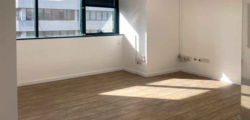 משרד להשכרה – 140 מ"ר – 75 ש"ח למ"ר בקרבת רכבת.