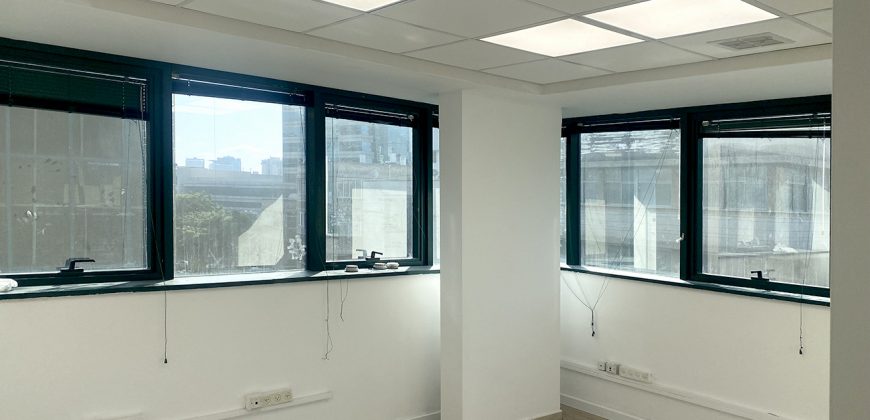 משרד להשכרה – 140 מ"ר – 75 ש"ח למ"ר בקרבת רכבת.